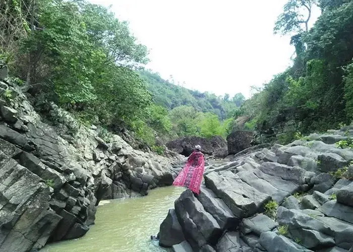 Batu paraga salopa salah satu tempat wisata di Tasikmalaya yang lagi hits
